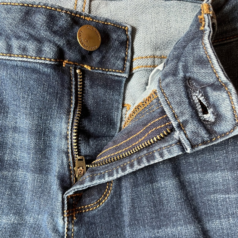 Old Navy Rockstar Super Skinny Jeans - Picture 4 of 9